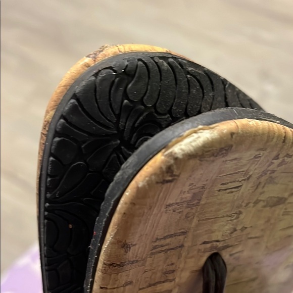 Brown Sandals with Cork-Like Texture and Y-Shape Straps - Picture 3 of 4